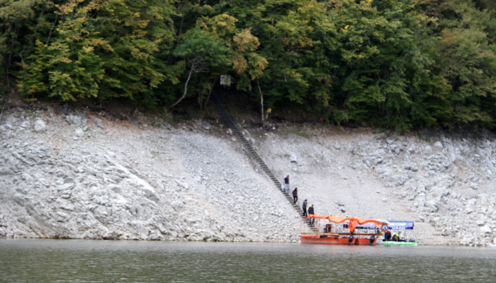 After Uvac boat ride, tourists are climbing improvised stairs to reach cave. 