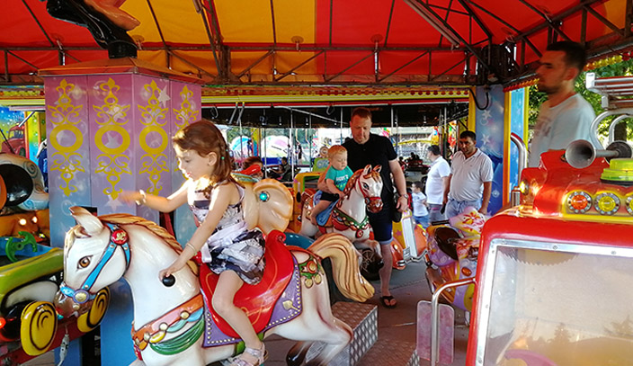 Amusement park on Zemun quay. q