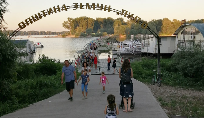 Entrance to Lido island.